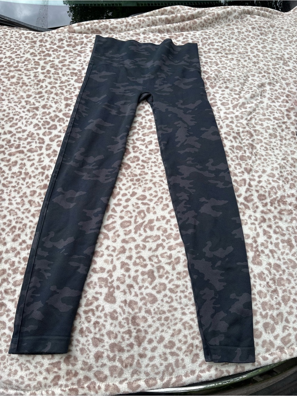 Spanx Size Large Camo Active Wear Leggings